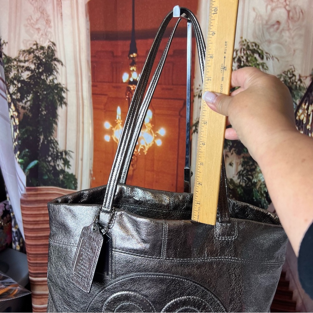 Coach Julia Perry Op Art tote bag in bronze metallic leather. Beautiful 🤩 - Picture 8 of 13